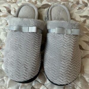 ISOTONER Slip-on Slippers - In Silver-Gray - Size: 7.5/8